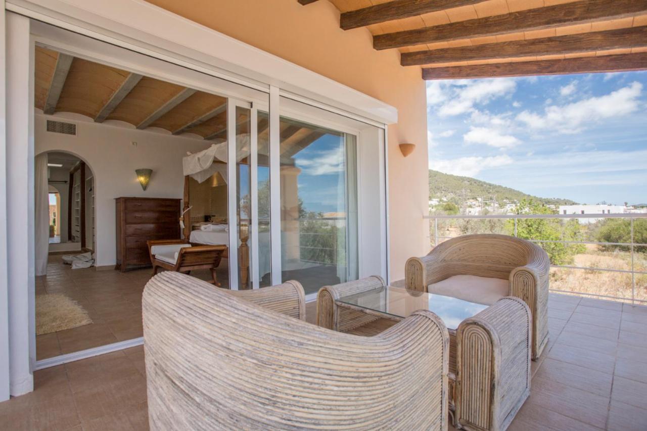 Villa Tom Is Near To Playa Den Bossa Sant Jordi de ses Salines Eksteriør billede